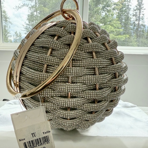 Forever New Woven handbag - Picture 6 of 9